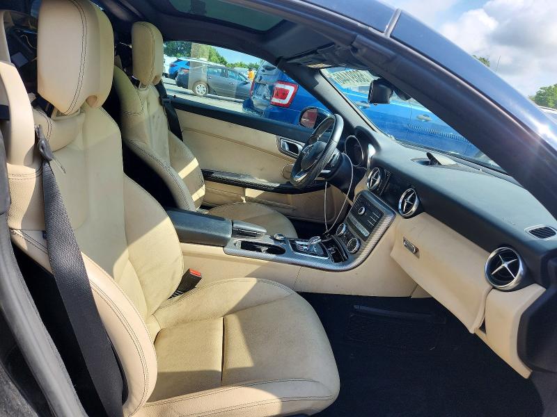 58891446 :رقم المزاد ، WDDPK3JA7HF131202 vin ، 2017 Mercedes-benz Slc مزاد بيع