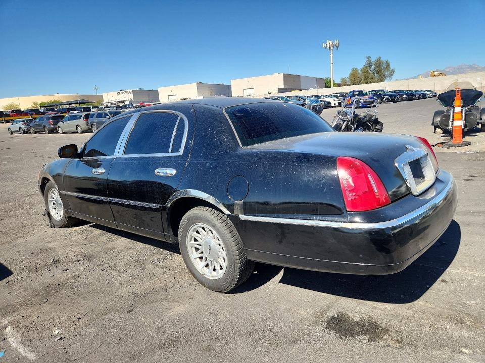 56640236 :رقم المزاد ، 1LNFM82W9WY669730 vin ، 1998 Lincoln Town Car مزاد بيع