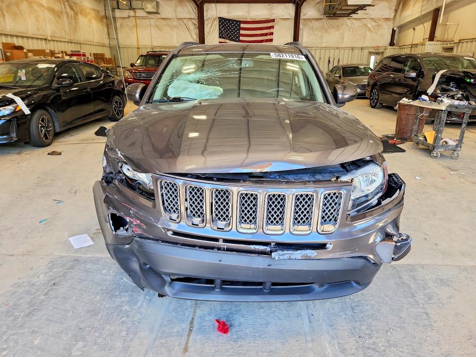 58211916 :رقم المزاد ، 1C4NJCEB3HD185258 vin ، 2017 Jeep Compass مزاد بيع