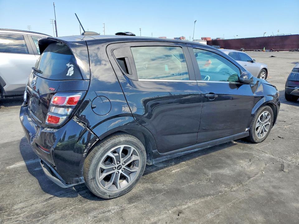 57647796 :رقم المزاد ، 1G1JD6SB0K4139883 vin ، 2019 Chevrolet Sonic مزاد بيع