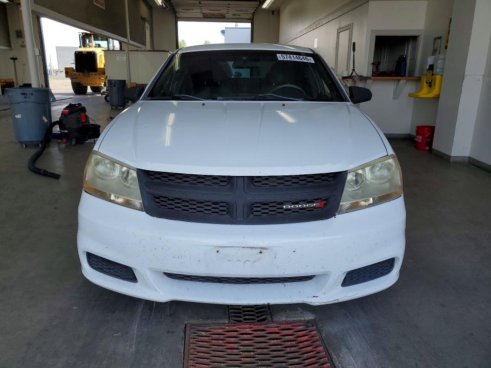 57414646 :رقم المزاد ، 1B3BD1FB3BN557326 vin ، 2011 Dodge Avenger مزاد بيع