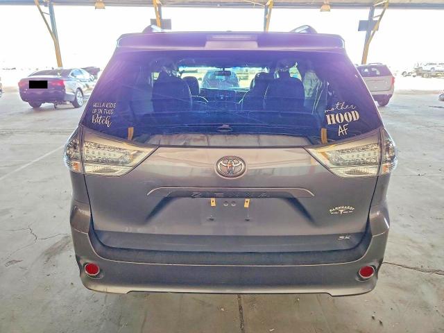 58860026 :رقم المزاد ، 5TDXK3DC7GS743079 vin ، 2016 Toyota Sienna مزاد بيع