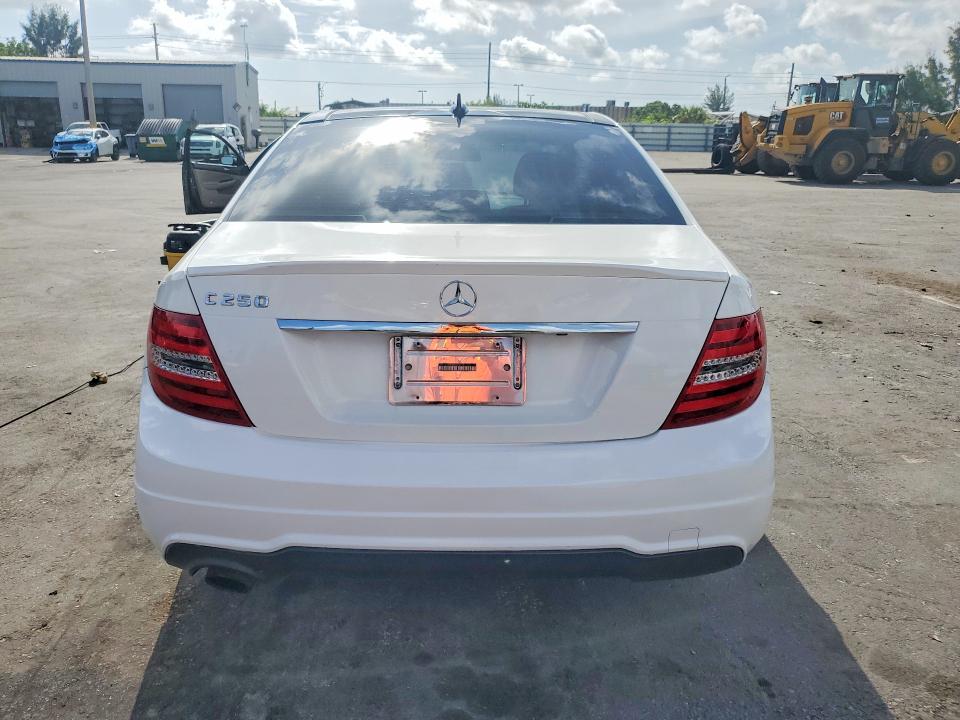 58410706 :رقم المزاد ، WDDGF4HB3EG226113 vin ، 2014 Mercedes-benz C مزاد بيع