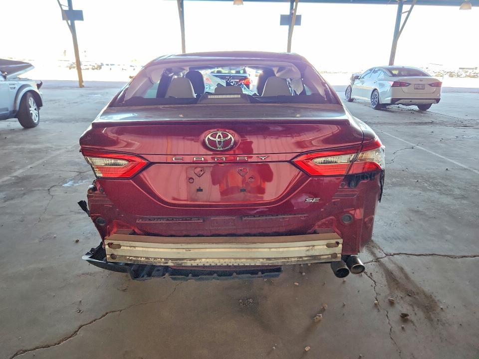 56678396 :رقم المزاد ، 4T1B11HK4JU537395 vin ، 2018 Toyota Camry مزاد بيع