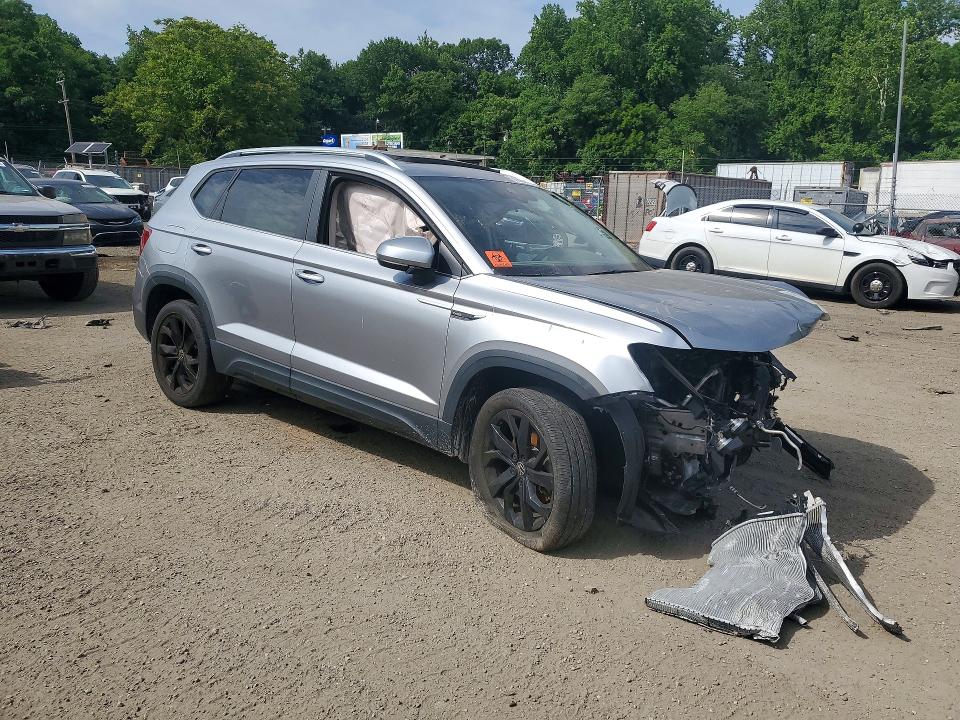 56902476 :رقم المزاد ، 3VVPX7B2XNM064294 vin ، 2022 Volkswagen Taos مزاد بيع