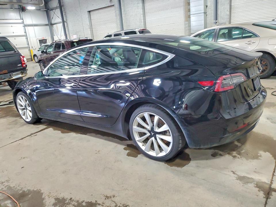 57881186 :رقم المزاد ، 5YJ3E1EB3JF186697 vin ، 2018 Tesla Model 3 مزاد بيع