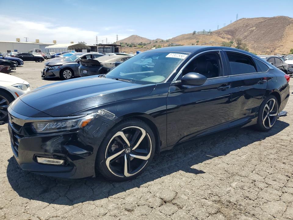 57002556 :رقم المزاد ، 1HGCV1F37JA149010 vin ، 2018 Honda Accord مزاد بيع