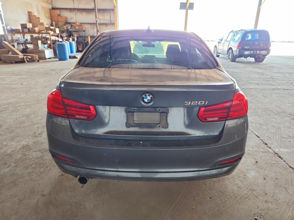 56171126 :رقم المزاد ، WBA8E1G53GNU10023 vin ، 2016 Bmw 320 مزاد بيع