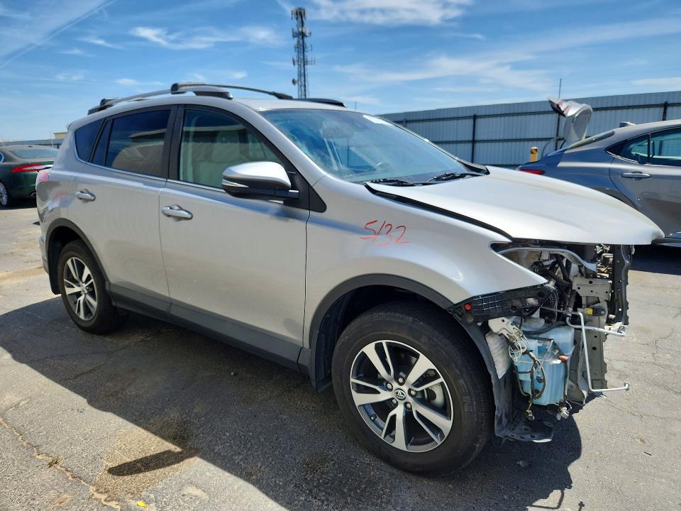 55701216 :رقم المزاد ، 2T3WFREV1JW463084 vin ، 2018 Toyota Rav4 مزاد بيع