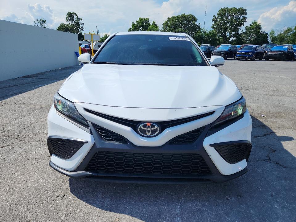 2021 Toyota Camry მანქანა იყიდება აუქციონზე, vin: 4T1G11AK3MU525906, აუქციონის ნომერი: 56165786