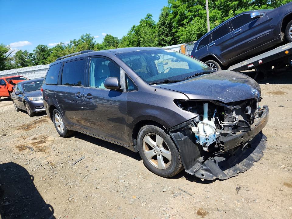 2013 Toyota Sienna მანქანა იყიდება აუქციონზე, vin: 5TDKK3DCXDS317392, აუქციონის ნომერი: 56332986