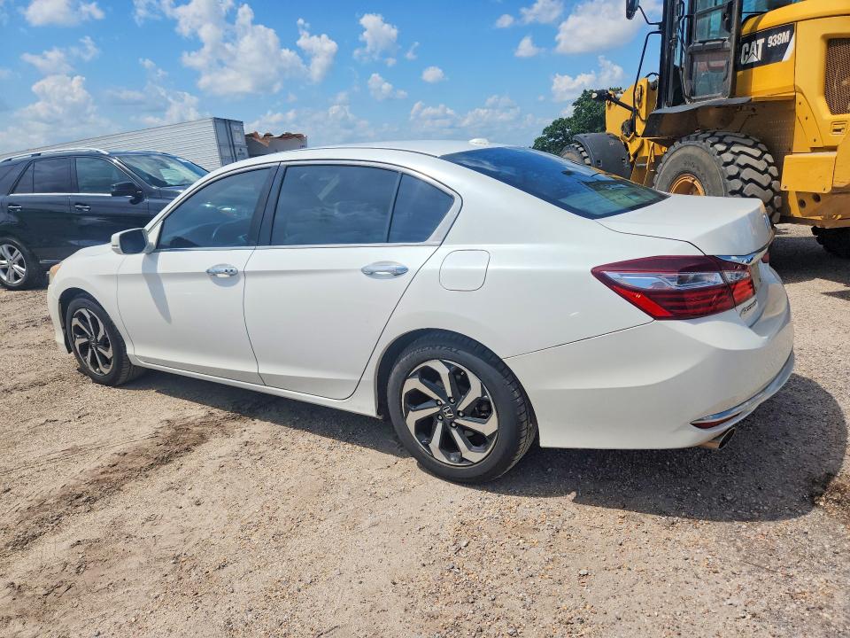 55211526 :رقم المزاد ، 1HGCR3F03GA031860 vin ، 2016 Honda Accord مزاد بيع