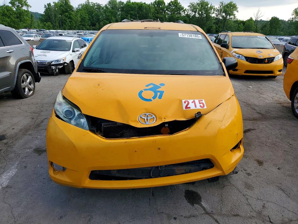 Продажа на аукционе авто 2017 Toyota Sienna, vin: 5TDKZ3DCXHS877415, номер лота: 57138186