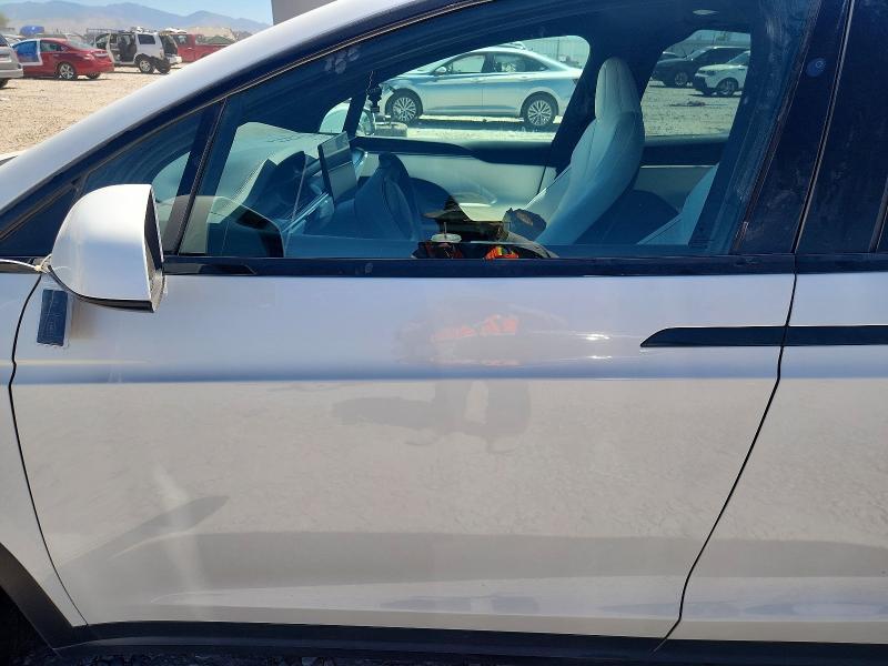 Продажа на аукционе авто 2022 Tesla Model X, vin: 7SAXCBE68NF331810, номер лота: 57781306