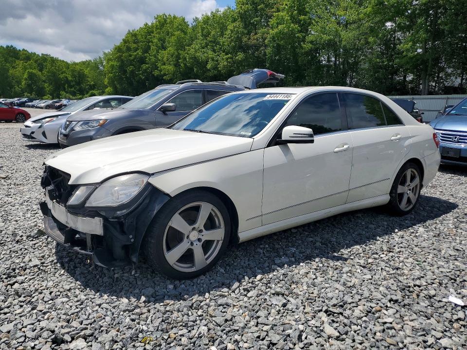 54441186 :رقم المزاد ، WDDHF8HB6AA161024 vin ، 2010 Mercedes-benz E مزاد بيع