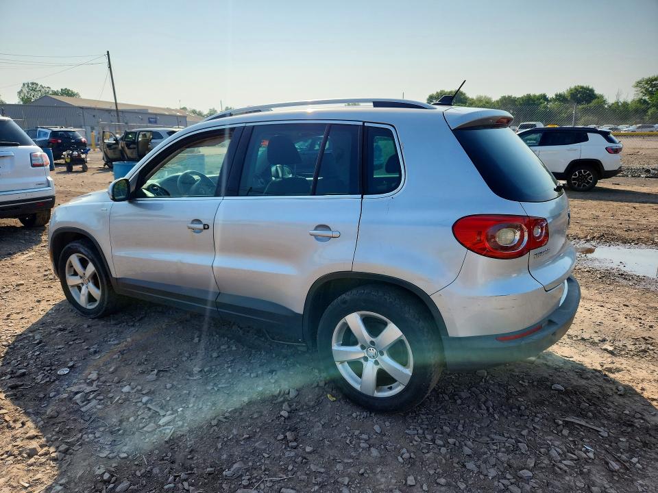 2010 Volkswagen Tiguan მანქანა იყიდება აუქციონზე, vin: WVGBV7AX1AW001912, აუქციონის ნომერი: 85460725