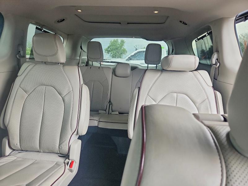 56103626 :رقم المزاد ، 2C4RC1GG0HR838036 vin ، 2017 Chrysler Pacifica مزاد بيع