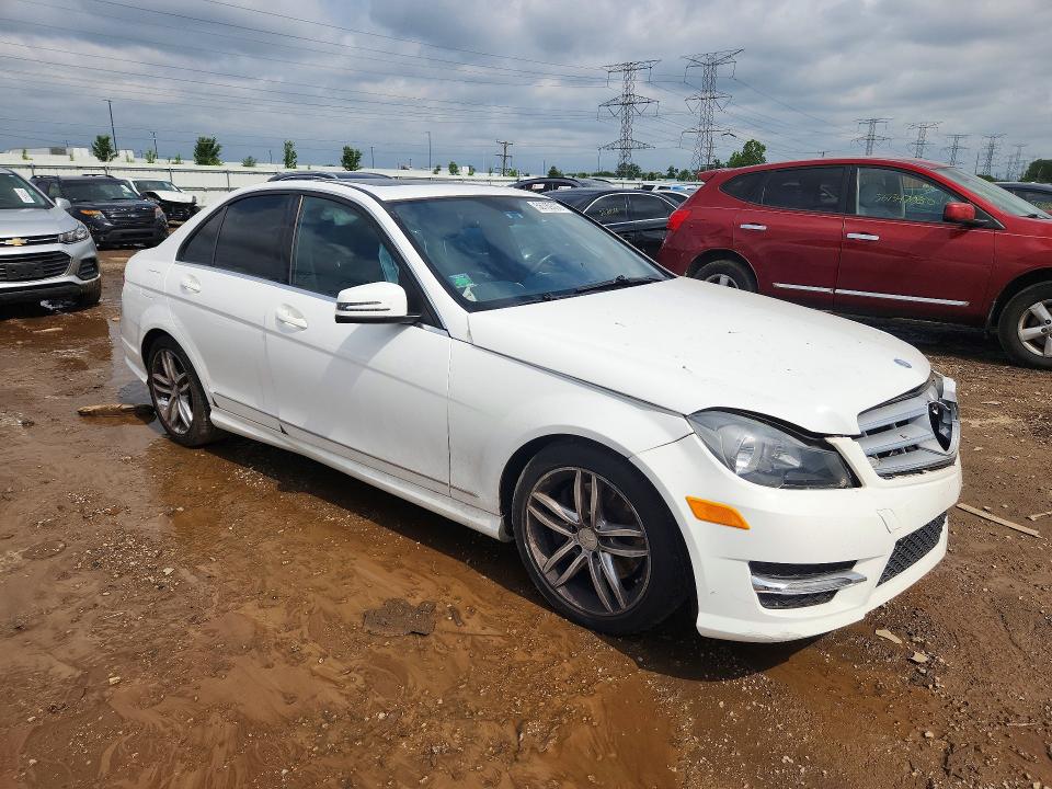 2013 Mercedes-benz C მანქანა იყიდება აუქციონზე, vin: WDDGF8ABXDR273403, აუქციონის ნომერი: 56789006