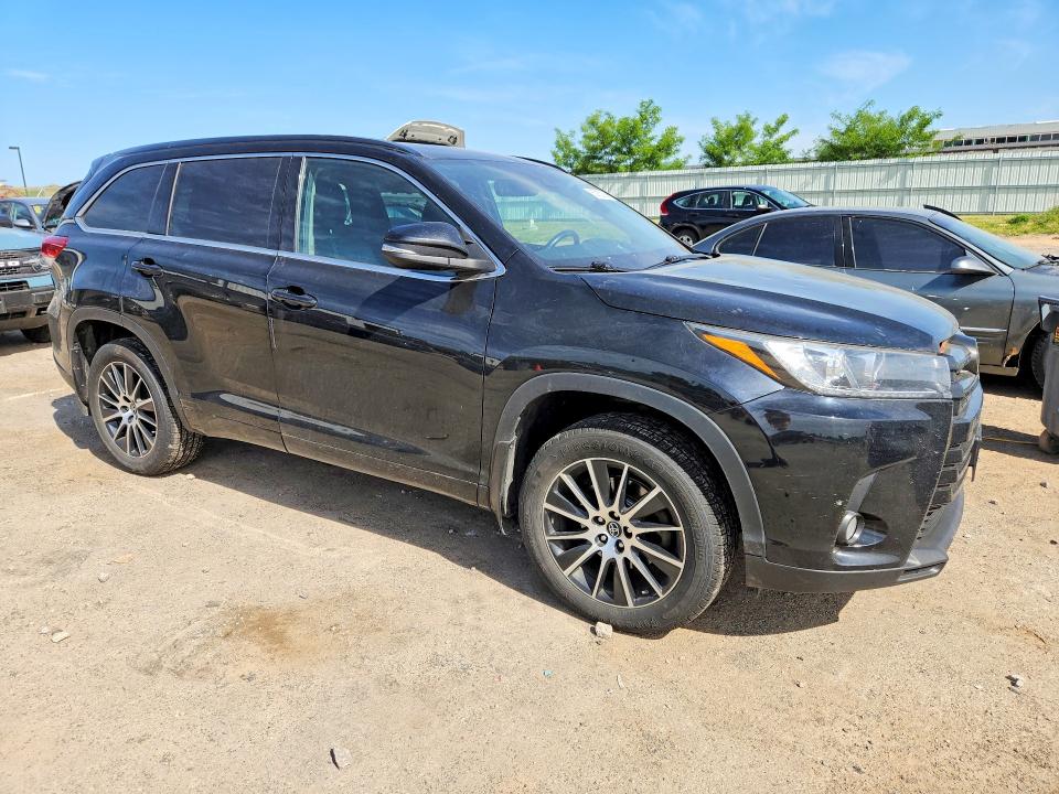 Aukcja sprzedaży 2018 Toyota Highlander, vin: 5TDJZRFH9JS560027, numer aukcji: 55762156
