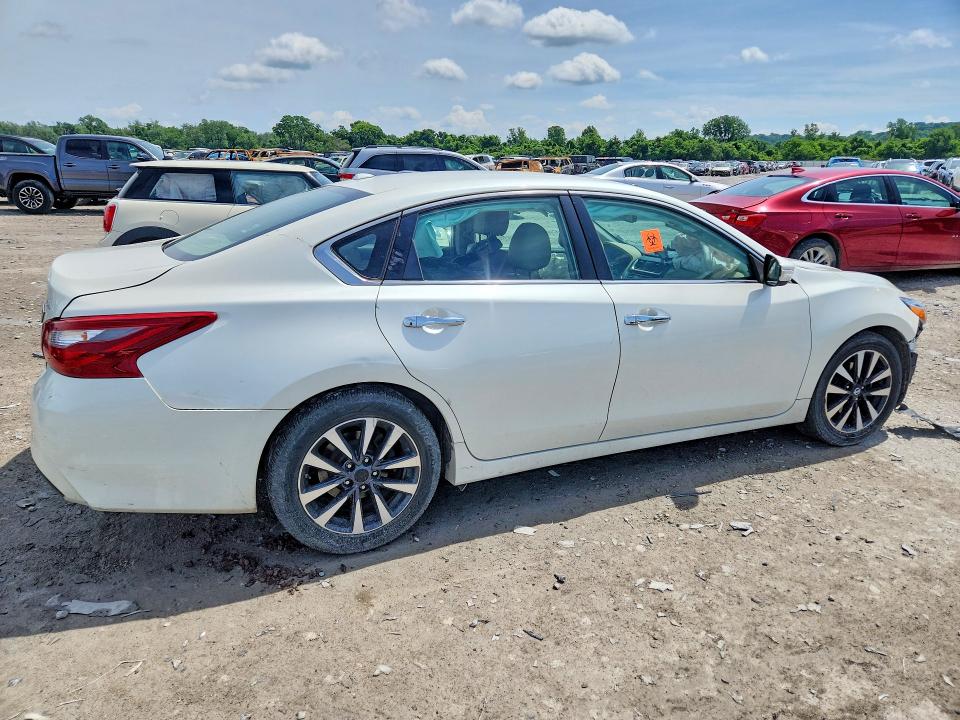 2018 Nissan Altima მანქანა იყიდება აუქციონზე, vin: 1N4AL3AP5JC111433, აუქციონის ნომერი: 57147676
