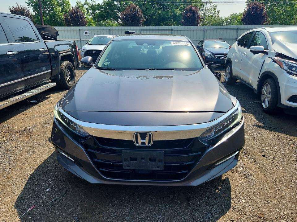 58985026 :رقم المزاد ، 1HGCV3F55JA012595 vin ، 2018 Honda Accord مزاد بيع