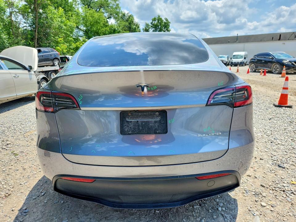 2024 Tesla Model Y მანქანა იყიდება აუქციონზე, vin: 7SAYGAEE7RF209701, აუქციონის ნომერი: 57852046