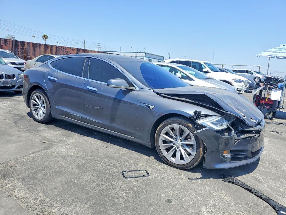 Продажа на аукционе авто 2018 Tesla Model S, vin: 5YJSA1E26JF296411, номер лота: 55539626