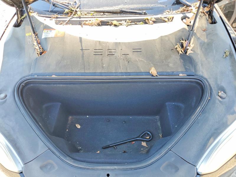 57883106 :رقم المزاد ، 5YJSA1E14HF231090 vin ، 2017 Tesla Model S مزاد بيع
