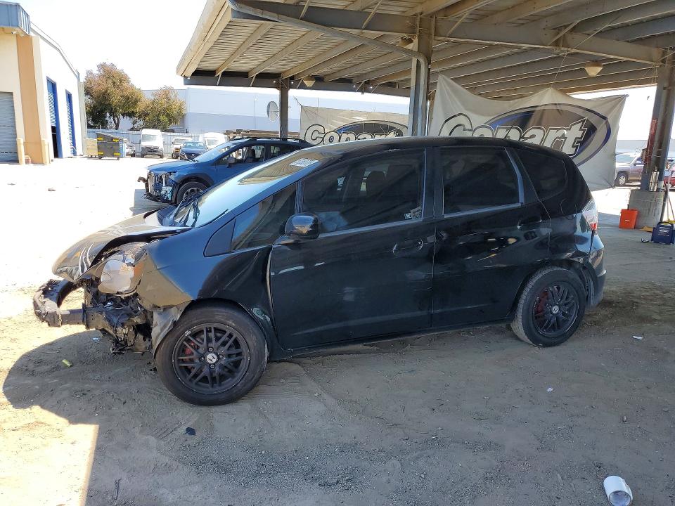 57360726 :رقم المزاد ، JHMGE8H37DC056338 vin ، 2013 Honda Fit مزاد بيع