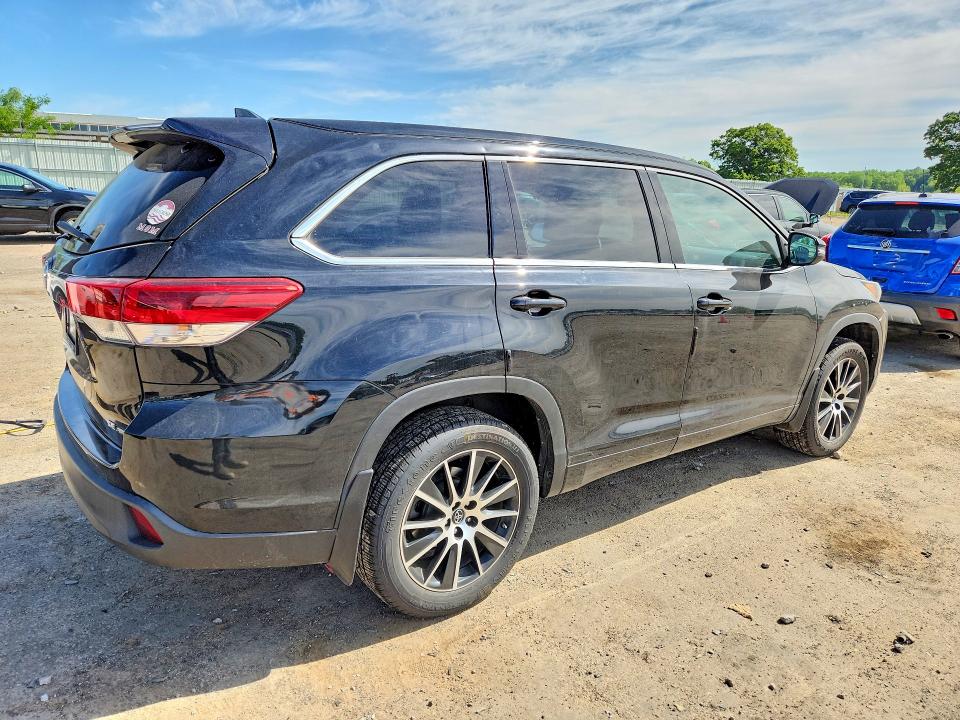 Aukcja sprzedaży 2018 Toyota Highlander, vin: 5TDJZRFH9JS560027, numer aukcji: 55762156