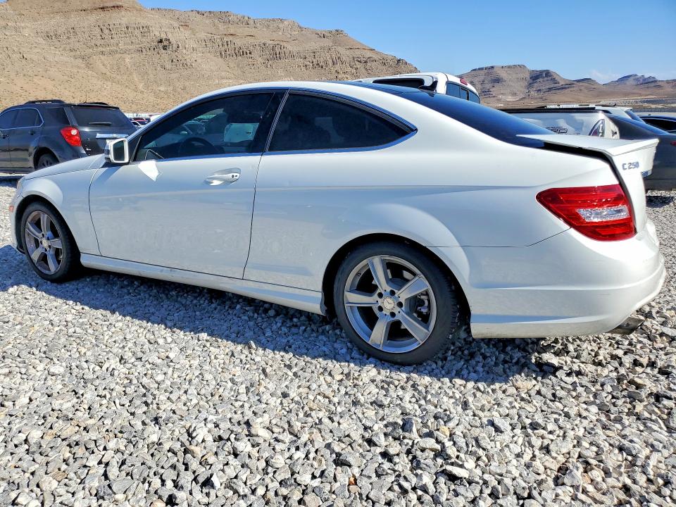 2014 Mercedes-benz C მანქანა იყიდება აუქციონზე, vin: WDDGJ4HB4EG312013, აუქციონის ნომერი: 56652636