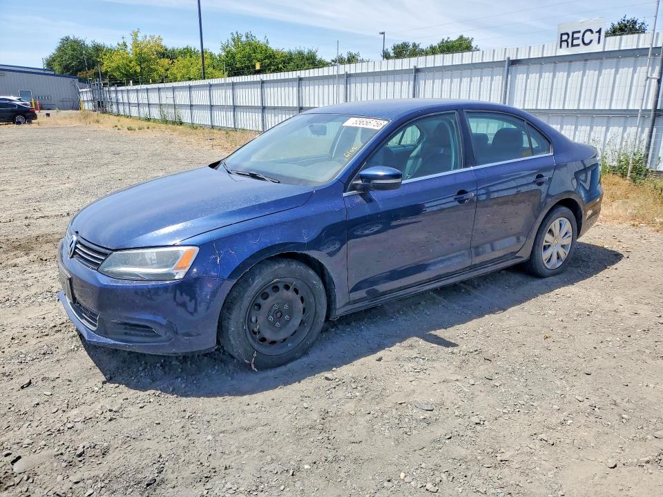 55656756 :رقم المزاد ، 3VWDP7AJ9DM408347 vin ، 2013 Volkswagen Jetta مزاد بيع