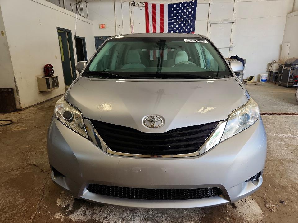 2012 Toyota Sienna მანქანა იყიდება აუქციონზე, vin: 5TDJK3DCXCS046697, აუქციონის ნომერი: 59081886