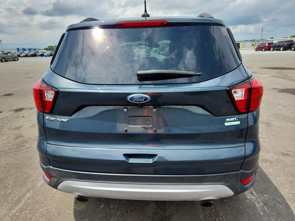 55837806 :رقم المزاد ، 1FMCU0HD5KUA90004 vin ، 2019 Ford Escape مزاد بيع