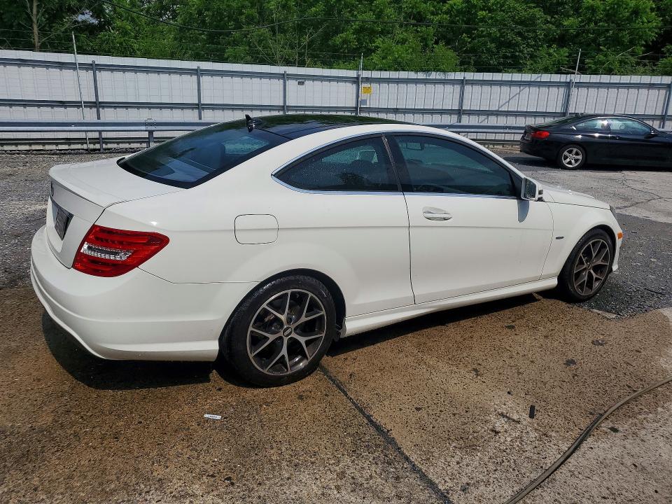 57217576 :رقم المزاد ، WDDGJ4HB4CF856501 vin ، 2012 Mercedes-benz C مزاد بيع