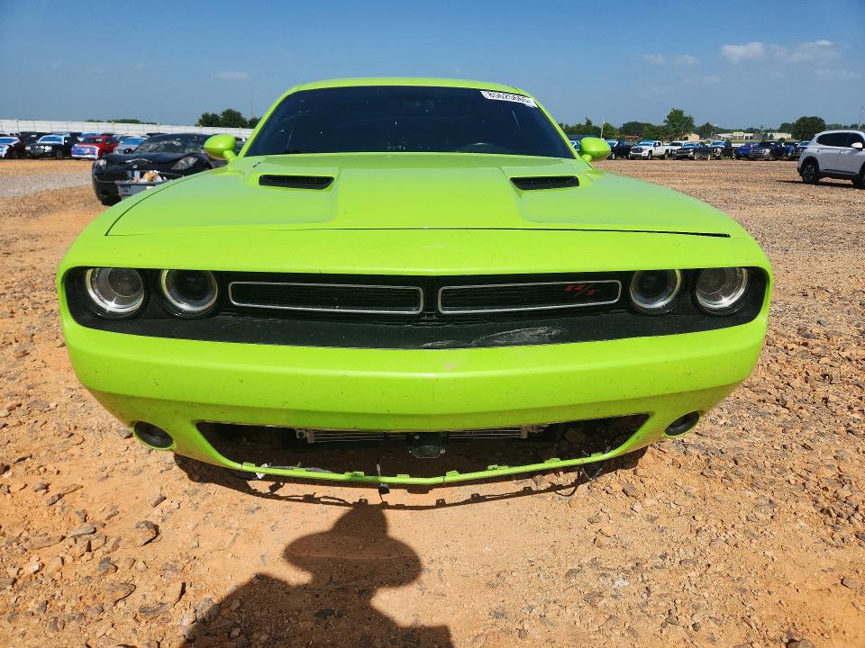 85625665 :رقم المزاد ، 2C3CDZBT6FH710073 vin ، 2015 Dodge Challenger مزاد بيع