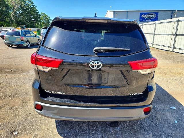 2018 Toyota Highlander მანქანა იყიდება აუქციონზე, vin: 5TDJZRFH2JS830716, აუქციონის ნომერი: 56809046