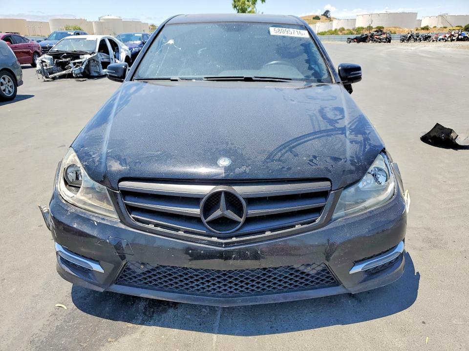 Продажа на аукционе авто 2013 Mercedes-benz C, vin: WDDGF4HB8DR279831, номер лота: 58095716