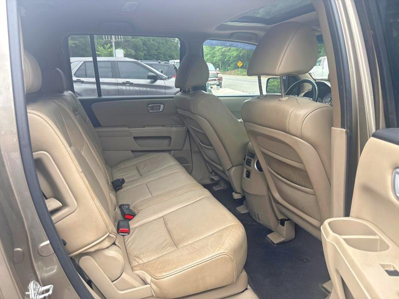 58615986 :رقم المزاد ، 5FNYF4H57BB010649 vin ، 2011 Honda Pilot مزاد بيع