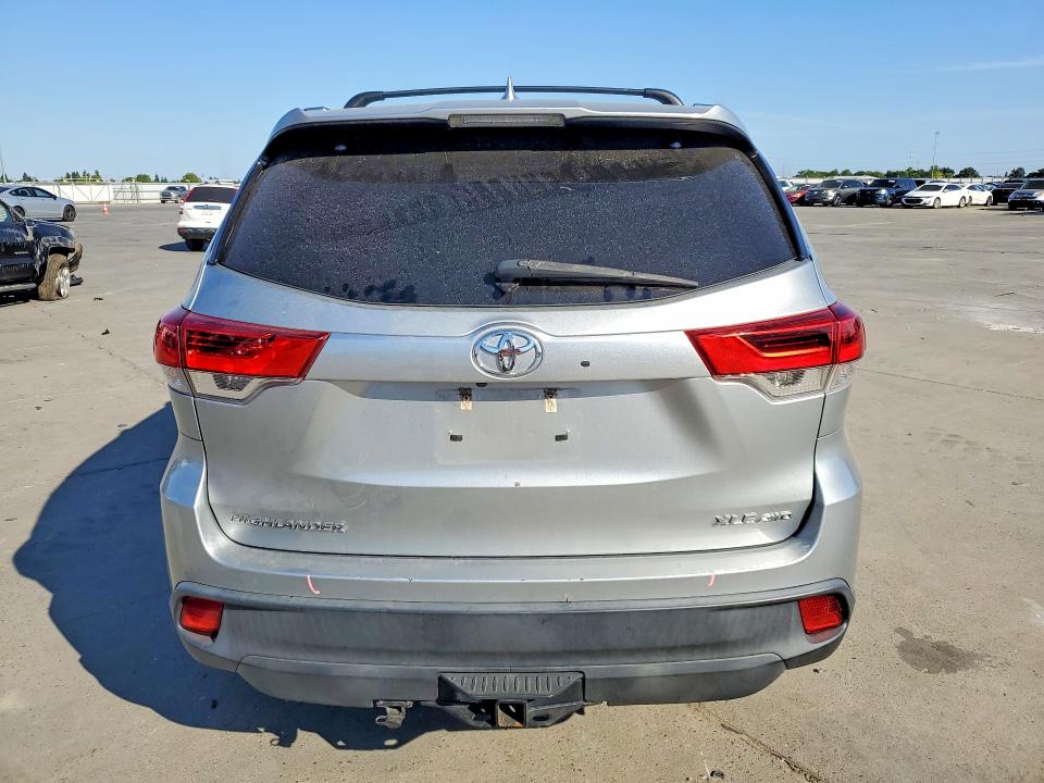 57213336 :رقم المزاد ، 5TDJZRFH8HS511346 vin ، 2017 Toyota Highlander مزاد بيع