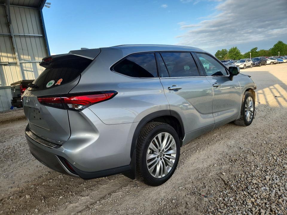 57076076 :رقم المزاد ، 5TDKDRBH5PS038061 vin ، 2023 Toyota Highlander مزاد بيع