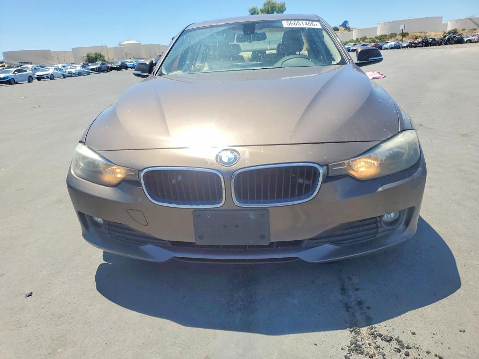 56651466 :رقم المزاد ، WBA3B1C5XEK133832 vin ، 2014 Bmw 320 مزاد بيع