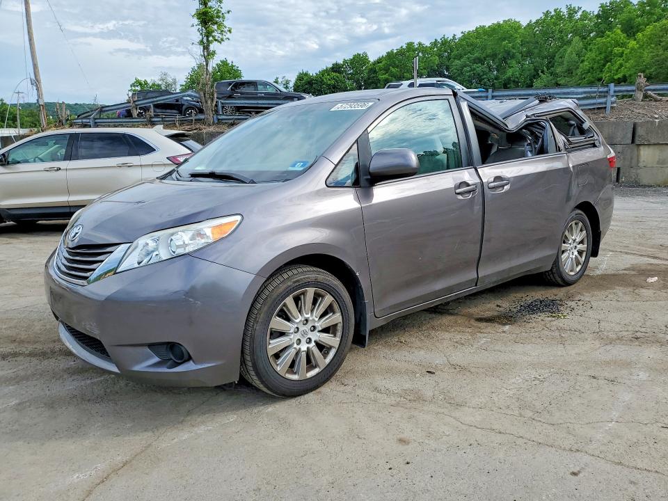 57293596 :رقم المزاد ، 5TDJK3DCXFS127171 vin ، 2015 Toyota Sienna مزاد بيع