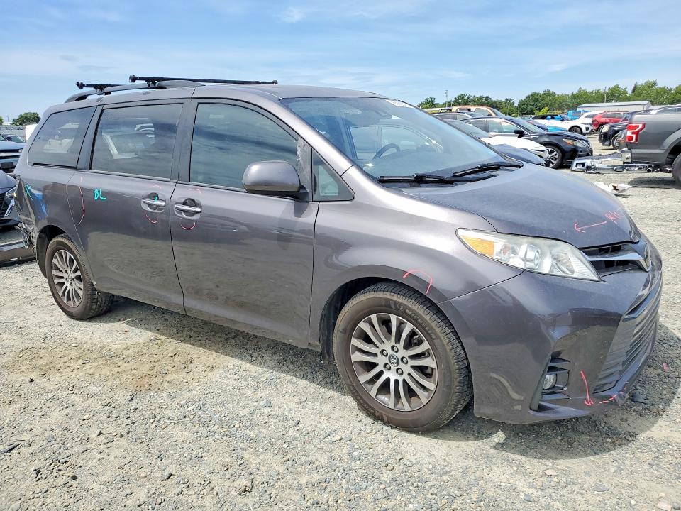 56599976 :رقم المزاد ، 5TDYZ3DC1KS989490 vin ، 2019 Toyota Sienna مزاد بيع