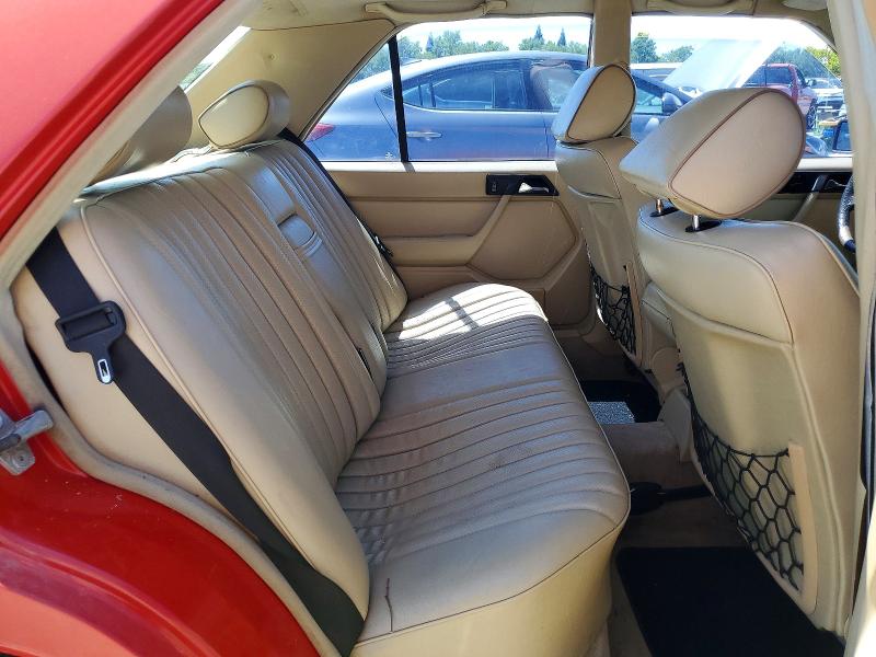 56048686 :رقم المزاد ، WDBEA30D6KA886795 vin ، 1989 Mercedes-benz 300 مزاد بيع