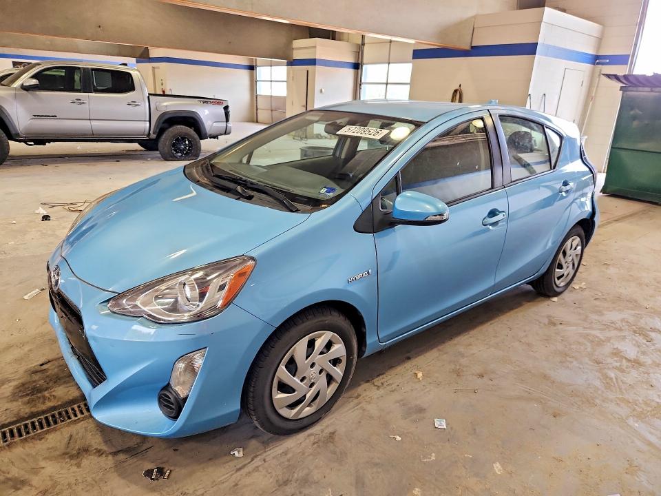 57209526 :رقم المزاد ، JTDKDTB38F1105670 vin ، 2015 Toyota Prius C مزاد بيع