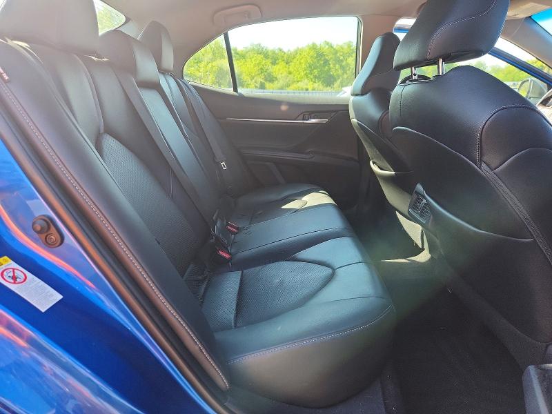 55405846 :رقم المزاد ، 4T1B61HK3JU008361 vin ، 2018 Toyota Camry مزاد بيع