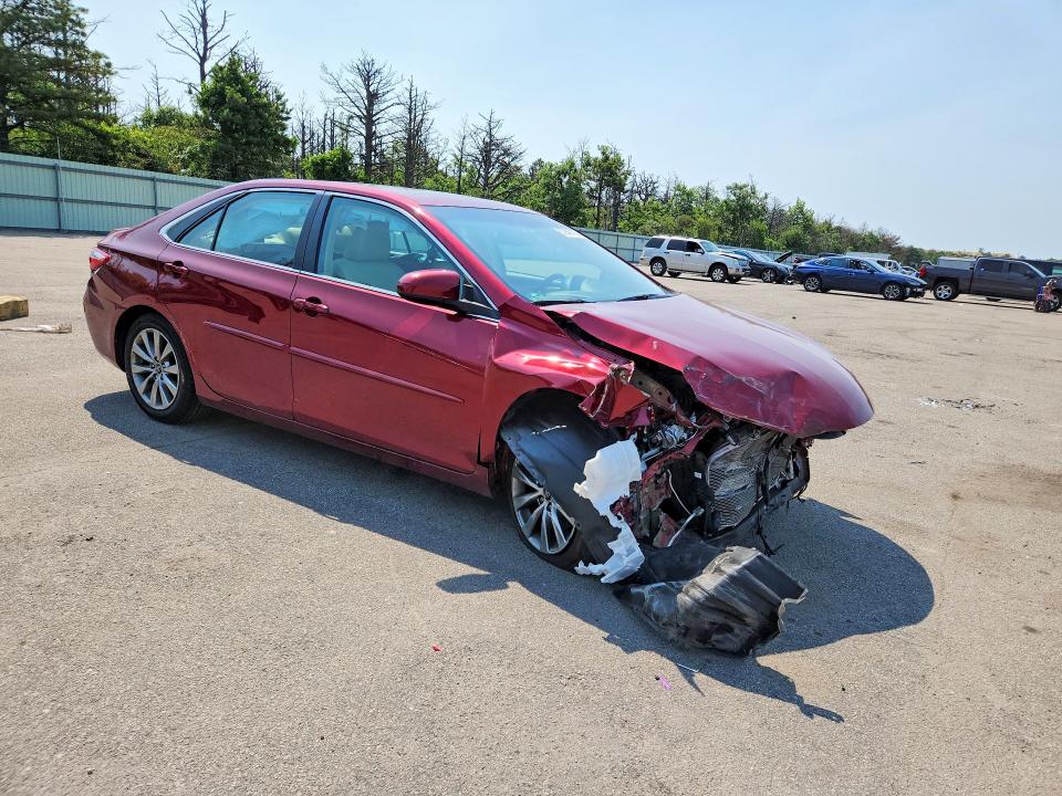 57847476 :رقم المزاد ، 4T1BF1FK6HU637061 vin ، 2017 Toyota Camry مزاد بيع