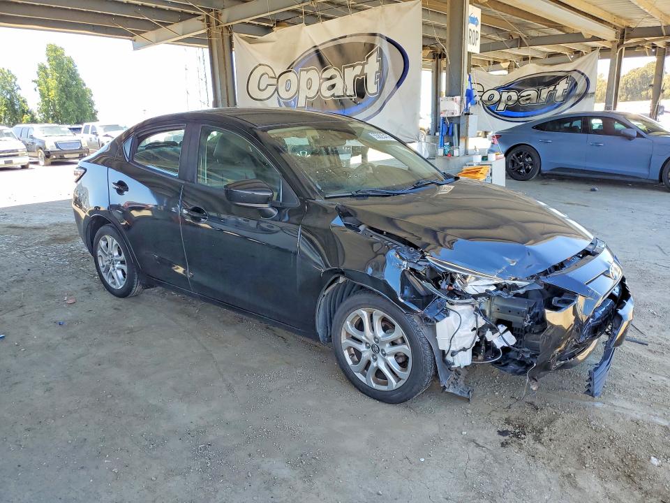 55825476 :رقم المزاد ، 3MYDLBYV3HY180999 vin ، 2017 Toyota Yaris Ia مزاد بيع