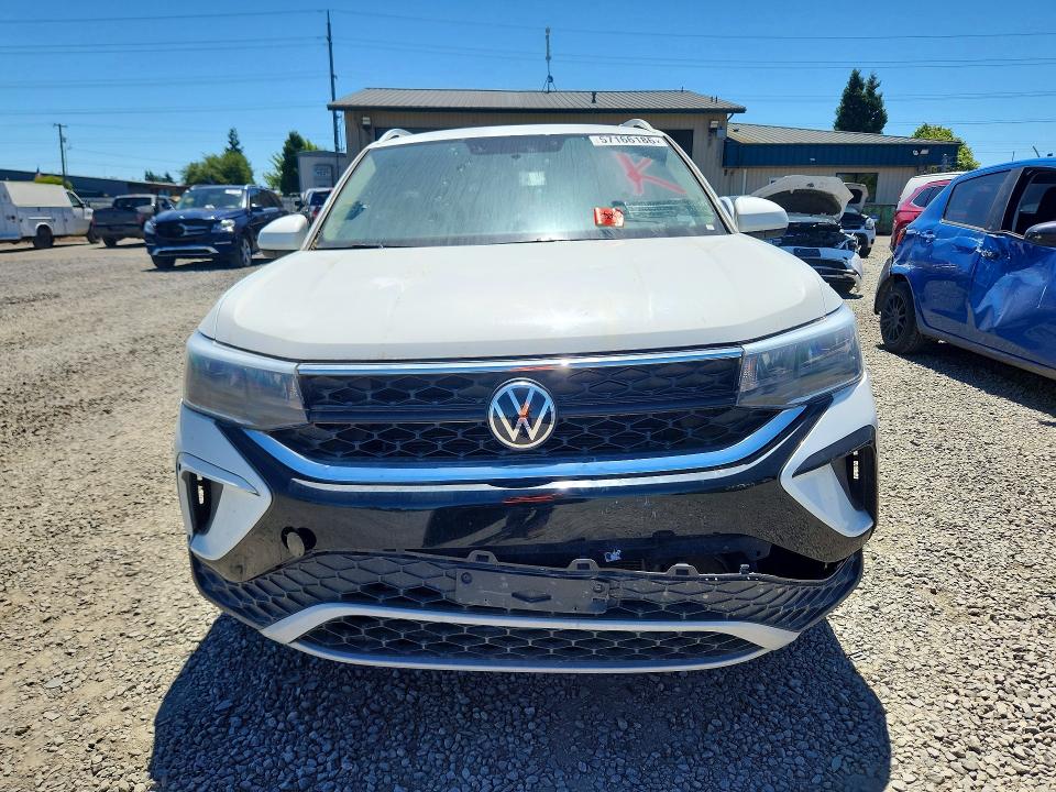 57166186 :رقم المزاد ، 3VVWX7B28NM043102 vin ، 2022 Volkswagen Taos مزاد بيع